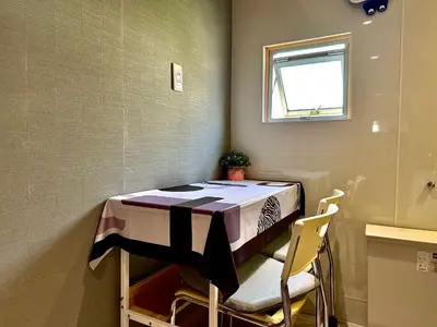 a small room with a table and a window at 32A Ikebukuro, 2 bedrooms and 1 living room, 7 mins to ST Max 4P \u6c60\u888b \u5168\u65b0\u88c5\u4fee \u4e24\u5ba4\u4e00\u5385 \u4ea4\u901a\u4e2d\u5fc3 \u8f66\u7ad97\u5206\u949f \u6700\u59274\u4eba \u76f4\u8fbe\u65b0\u5bbf \u6d89\u8c37 \u8868\u53c2\u9053 \u54c1\u5ddd \u6c60\u888b \u4e0a\u91ce \u4ee3\u4ee3\u6728 \u94f6\u5ea7 \u539f\u5bbf in Tokyo