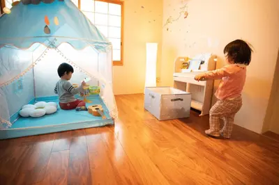 two young children playing in a play room at UNITEDCUBE STAY TOKYO Private urban vacation home in Tokyo