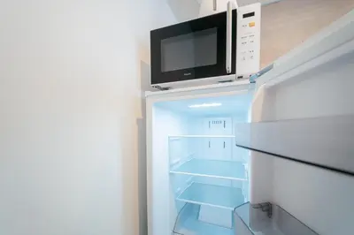 an open refrigerator with a microwave on top of it at \u79cb\u8449\u539f\u307e\u30677\u5206 \u6d45\u8349\u6a4b\u307e\u30674\u5206 \u79cb\u8449\u539f7\u5206 \u6d45\u8349\u6a4b4\u5206 \u30ad\u30c3\u30c1\u30f3 \u9326\u7cf8\u753a\u99c5\u8fd1 \u6d17\u9762\u53f0\u30b7\u30e3\u30ef\u30fc\u5ba4\u304c\u5225 \u30bb\u30df\u30c0\u30d6\u30eb\u30d9\u30c3\u30c9\u4e8c\u3064 301\u90e8\u5c4b in Tokyo