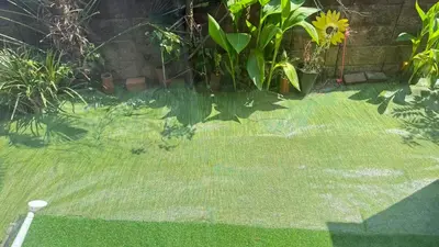a yard with green grass and some plants at aiki house in Tokyo