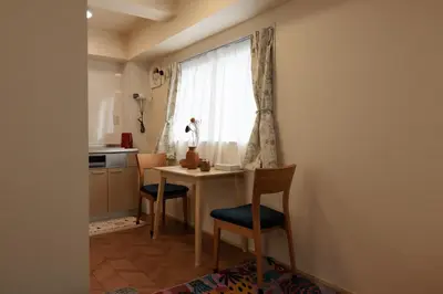 a kitchen with a table and chairs and a window at \u4e1c\u4eac#2\u6574\u5957\u623f\u6e90\u8fd1\u6c60\u888b\u65b0\u5bbf\u72ec\u7acb\u6d17\u624b\u95f4\u53a8\u623f\u53cc\u5e8a\u53ef\u4f4f2\u52303\u4eba in Tokyo