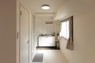 a white kitchen with a sink and a window at \u4e1c\u4eac#3\u6574\u5957\u623f\u6e90\u8fd1\u6c60\u888b\u65b0\u5bbf\u72ec\u7acb\u6d17\u624b\u95f4\u53a8\u623f\u53cc\u5e8a\u53ef\u4f4f2\u52303\u4eba in Tokyo