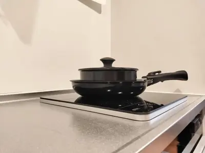 a black pot sitting on top of a stove at PA Shinjuku St a-9mins -Higashishinjuku subway-5mins-\u65b0\u5bbf-\u6b65\u884c\u4f0a\u52bf\u4e398\u5206-MAX4p in Tokyo
