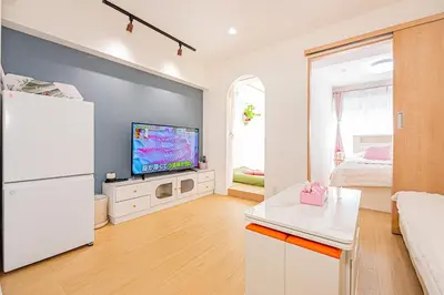 a living room with a white refrigerator and a tv at Jr\u5c71\u624b\u7dda\u6c60\u888b\u99c5\u5f92\u6b656\u5206\u5168\u65b0\u88c5\u4fee\u4e24\u5c45\u5ba4\u516c\u5bd3 in Tokyo