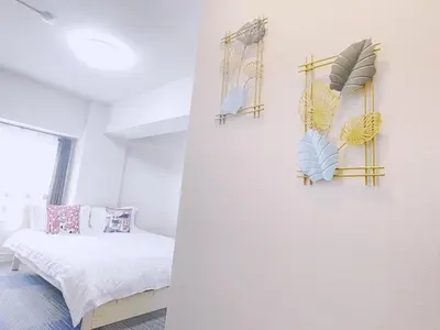a bedroom with a bed and a white wall at ksi\u5357\u5e38\u76e4\u53f0302 in Tokyo