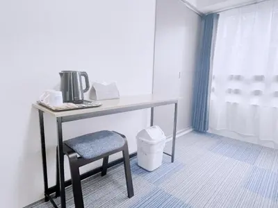 a desk with a chair and a coffee maker on it at ksi\u5357\u5e38\u76e4\u53f0402 in Tokyo