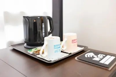 two coffee mugs on a tray on a counter at ksi\u5357\u5e38\u76e4\u53f0402 in Tokyo