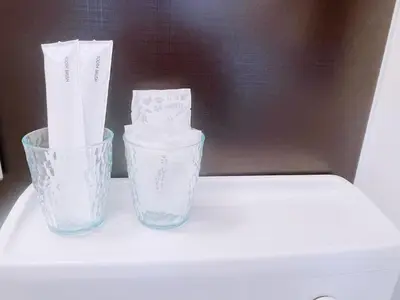 two glass vases sitting on top of a counter at ksi\u5357\u5e38\u76e4\u53f0501 in Tokyo