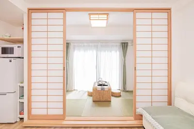 a room with a sliding door to a bedroom at \u65b0\u5f00\u4e1a\u6da9\u8c37\u5168\u65b0\u88c5\u4fee2\u5ba41\u5385\u6da9\u8c37\u7ad9\u5f92\u6b656\u5206\u591a\u6761\u5730\u94c1\u7ebf\u8def\u76f4\u8fbe\u4e0a\u91ce\u65b0\u5bbf\u6c60\u888b\u539f\u5bbf\u94f6\u5ea7\u6210\u7530\u7fbd\u7530\u673a\u573a\u514d\u8d39wiff in Tokyo