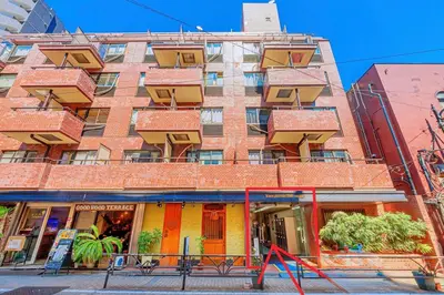 a large brick building on the corner of a street at \u65b0\u5f00\u4e1a\u6da9\u8c37\u5168\u65b0\u88c5\u4fee2\u5ba41\u5385\u6da9\u8c37\u7ad9\u5f92\u6b656\u5206\u591a\u6761\u5730\u94c1\u7ebf\u8def\u76f4\u8fbe\u4e0a\u91ce\u65b0\u5bbf\u6c60\u888b\u539f\u5bbf\u94f6\u5ea7\u6210\u7530\u7fbd\u7530\u673a\u573a\u514d\u8d39wiff in Tokyo