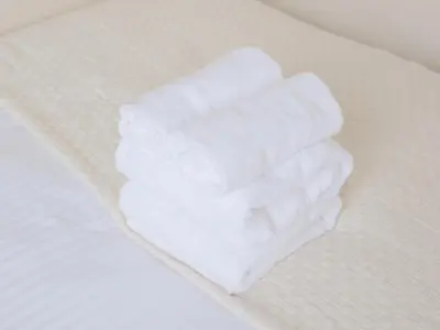 a pile of white marshmallows sitting on a table at \u30bc\u30a6\u30b9\u6c60\u4e0a Zeus Ikegami in Tokyo