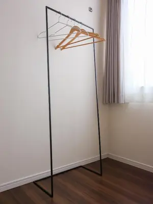 a tall black stand with a hanger in a room at \u30bc\u30a6\u30b9\u6c60\u4e0a Zeus Ikegami in Tokyo