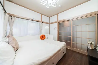 a bedroom with a large bed and a window at \u938c\u5009\u56db\u4e01\u76ee in Tokyo