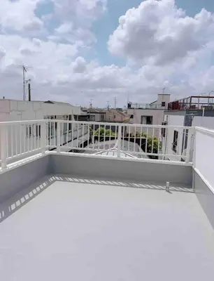 a balcony with a view of a city at \u4e1c\u4eac\u90fd\u5df4\u58eb\u76f4\u8fbe\u8fea\u65af\u5c3c\u4e50\u56ed Himawari \u53ef\u4f4f10\u4eba in Tokyo