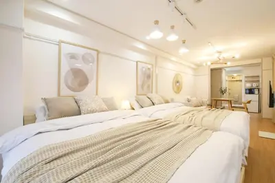 a group of four beds in a room at \u30aa\u30b0\u30e9\u30d3\u30eb 203 in Tokyo