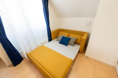 a yellow couch in a room with a window at \u7d50\u5eb5\u82b1\u9ce5 in Tokyo