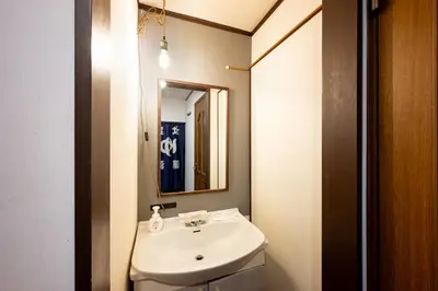 a bathroom with a white sink and a mirror at \u4e2d\u677f\u6a4b in Tokyo