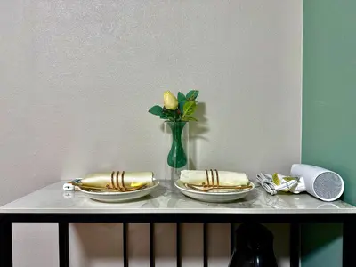 a table with plates of food and a vase with flowers at G84 Shinjuku center 5 mins to Station, Max 3-\u65b0\u5bbf\u6700\u4e2d\u5fc3 \u6771\u65b0\u5bbf\u7ad95\u5206 \u76f4\u8fbe\u65b0\u5bbf \u6d89\u8c37 \u8868\u53c2\u9053 \u6c60\u888b \u4e0a\u91ce \u4ee3\u4ee3\u6728 \u94f6\u5ea7 \u539f\u5bbf in Tokyo