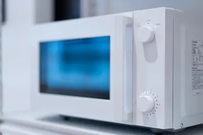 a white microwave oven sitting on top of a table at SATELLITE HOTEL Roppongi 2nd \u30b5\u30c6\u30e9\u30a4\u30c8\u30db\u30c6\u30eb\u516d\u672c\u67282nd in Tokyo