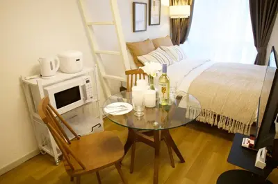 a small room with a table and a bed at \u30b9\u30ab\u30a4\u30d4\u30a2\u9ad8\u7802 201 in Tokyo