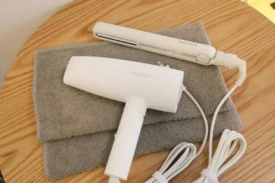 a wii remote sitting on top of a table at \u30b9\u30ab\u30a4\u30d4\u30a2\u9ad8\u7802 206 in Tokyo