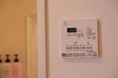 a sign on a door with a thermometer on it at Mi-HOTEL MIYA SHINJUKU in Tokyo