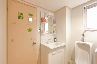 a bathroom with a sink and a toilet and a mirror at \u30b5\u30f3\u30e9\u30a4\u30d5\u677e\u304c\u8c37 in Tokyo