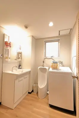 a bathroom with a toilet and a sink at \u30b5\u30f3\u30e9\u30a4\u30d5\u677e\u304c\u8c37 in Tokyo