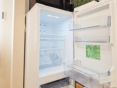 an empty refrigerator with its door open at \u677f\u6a4b\u99c5\u5f92\u6b692\u5206 \u6c60\u888b\u307e\u3067\u96fb\u8eca2\u5206 \u5b8c\u5168\u8cb8\u5207 \u6700\u59274\u4eba in Tokyo