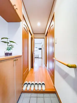a hallway of an office building with a row of bowls on the floor at \u62bc\u4e0ahotel max4 people -SM0385 in Tokyo