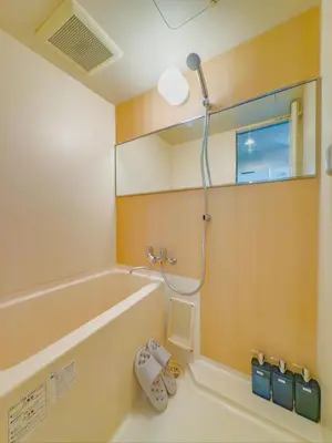 a bathroom with a bath tub and a shower at \u62bc\u4e0a hotel \u53cc\u5e8a\u623f -SM0389 in Tokyo