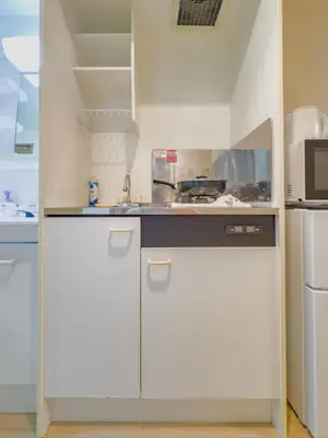 a kitchen with white cabinets and a sink at \u62bc\u4e0a hotel \u53cc\u5e8a\u623f -SM0389 in Tokyo