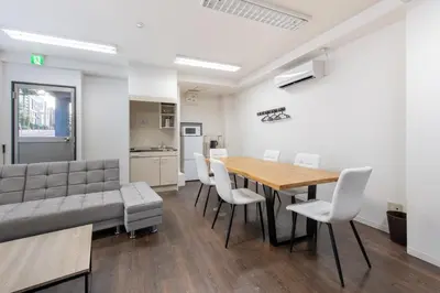 a kitchen and dining room with a table and chairs at \u5bcc\u4e45\u30b9\u30af\u30a8\u30a2 in Tokyo