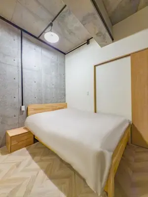 a bedroom with a large white bed in a room at \u6d45\u8349 ideas hotel max 6 people -TT0392 in Tokyo