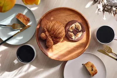 a table with a plate of food on a table at Spacious House for 2people 7min Ohanajaya Sta 14min Skytree 19min Asakusa 20min Ueno Comfortable Stay Tokyo HANACHO \u304a\u82b1\u8336\u5c4b \u3086\u3063\u305f\u308a2\u540d Gato Ohanajaya in Tokyo