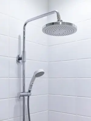 a shower with a shower head in a bathroom at Spacious House for 2people 7min Ohanajaya Sta 14min Skytree 19min Asakusa 20min Ueno Comfortable Stay Tokyo HANACHO \u304a\u82b1\u8336\u5c4b \u3086\u3063\u305f\u308a2\u540d Gato Ohanajaya in Tokyo