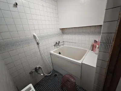 a bathroom with a bath tub and a sink at ZYZ Negishi\u9daf\u8c37\u99c5 TT0257 in Tokyo