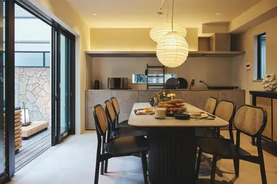 a dining room and kitchen with a table and chairs at \u6e0b\u8c37\u672c\u753a\u30db\u30c6\u30eb in Tokyo