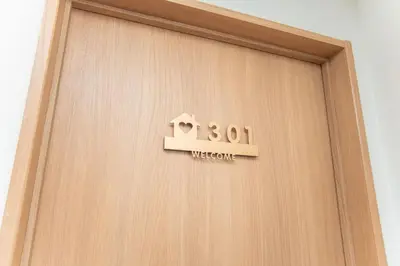 a door with a sign that says welcome on it at Natsumi\u30db\u30c6\u30eb \u9ad8\u7ea7\u72ec\u680b\u522b\u5885301 in Tokyo