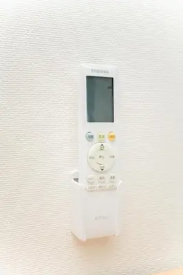 an electronic device is attached to a wall at Natsuumi \u30db\u30c6\u30eb 302\u9ad8\u7ea7\u72ec\u680b\u522b\u5885 \u72ec\u7acb\u536b\u6d74 \u5730\u94c1\u7ad9\u6b65\u884c\u4e94\u5206\u949f \u6210\u7530\u673a\u573a-\u7fbd\u7530\u673a\u573a-\u4e0a\u91ce\u76f4\u8fbe in Tokyo