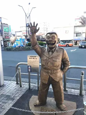 a statue of a man with his hand in the air at Near JR Kameari Tokyo - Shades of Green - Japanese House for up to 6 Guests in Tokyo