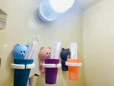 a group of four toothbrushes in colorful cups on a wall at G25-\u65b0\u5bbf\u6700\u4e2d\u5fc3 \u6771\u65b0\u5bbf\u99c53\u5206-Shinjuku center 4 mins to ST Max 3P \u76f4\u8fbe\u65b0\u5bbf \u6e0b\u8c37 \u8868\u53c2\u9053 \u6c60\u888b \u4e0a\u91ce \u4ee3\u4ee3\u6728 \u9280\u5ea7 \u539f\u5bbf in Tokyo