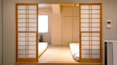 a room with a door to a room with two beds at \u904a\u96f2\u4eadYuuntei in Tokyo