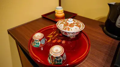 a red plate with a bowl on a table at \u904a\u96f2\u4eadYuuntei in Tokyo