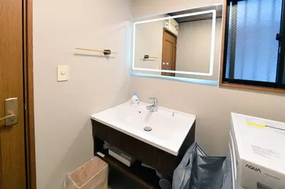 a bathroom with a sink and a mirror at Rakuna Inn \u5bdb sasazuka3 in Tokyo