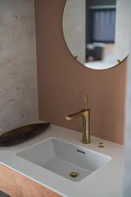 a bathroom sink with a faucet and a mirror at \u30a2\u30d0\u30f4\u6e0b\u8c37\u30d3\u30eb2\u968e in Tokyo