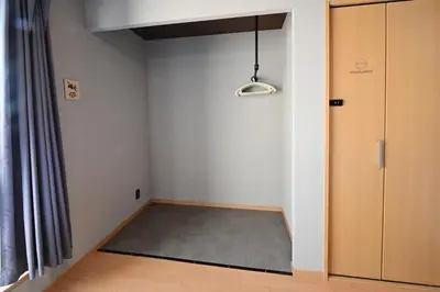 a room with a hallway with a door and a rug at Rakuna Inn \u8679 Oshiage2 in Tokyo