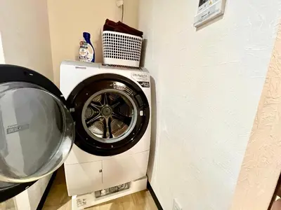 a washer and a washing machine in a room at KAMATA EAST and SWEET in Tokyo
