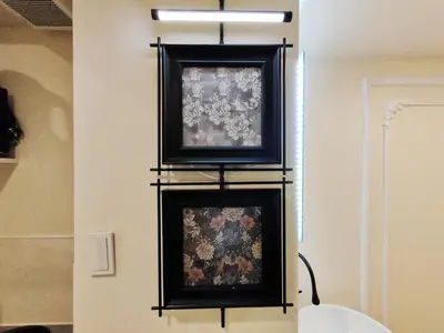 three framed pictures on a wall in a room at C8 Shinjuku JR St 8 mins 2 bedrooms and 1 living room Max 5P Direct to Shinjuku Ueno Ginza Shibuya Ikebukuro Yoyogi Shinagawa \u65b0\u5bbf\u533a \u9ad8\u7530\u9a6c\u573a\u8f66\u7ad98\u5206\u949f \u4e24\u5ba4\u4e00\u5385 \u6700\u59275\u4eba in Tokyo