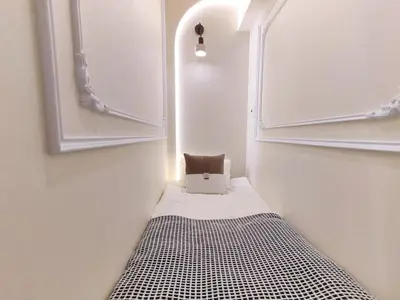 a small hallway with a bed in a room at C8 Shinjuku JR St 8 mins 2 bedrooms and 1 living room Max 5P Direct to Shinjuku Ueno Ginza Shibuya Ikebukuro Yoyogi Shinagawa \u65b0\u5bbf\u533a \u9ad8\u7530\u9a6c\u573a\u8f66\u7ad98\u5206\u949f \u4e24\u5ba4\u4e00\u5385 \u6700\u59275\u4eba in Tokyo